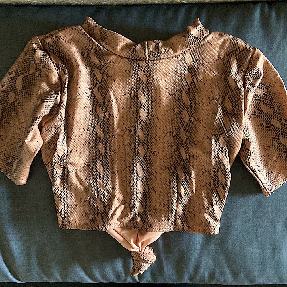 Python Print Rashguard Cropped, Short Sleeve W Kn… - image 4